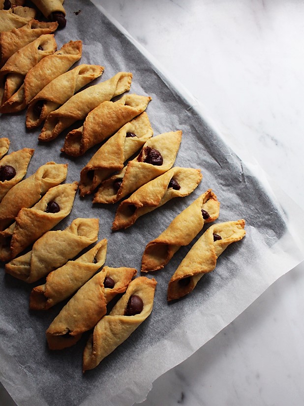 italian nutella and jam biscuits