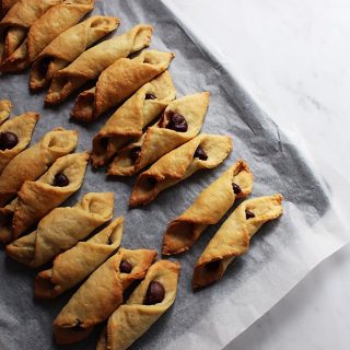 italian nutella and jam biscuits